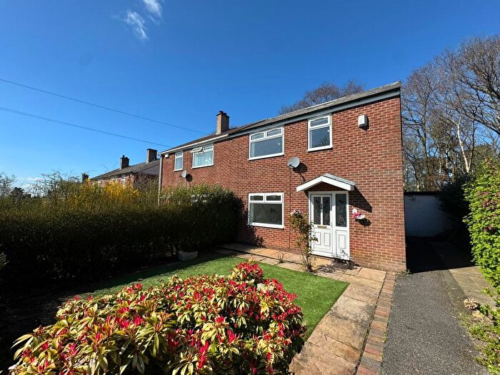 3 Bedroom Semi-detached House For Sale In Tinshill Mount, Leeds, LS16