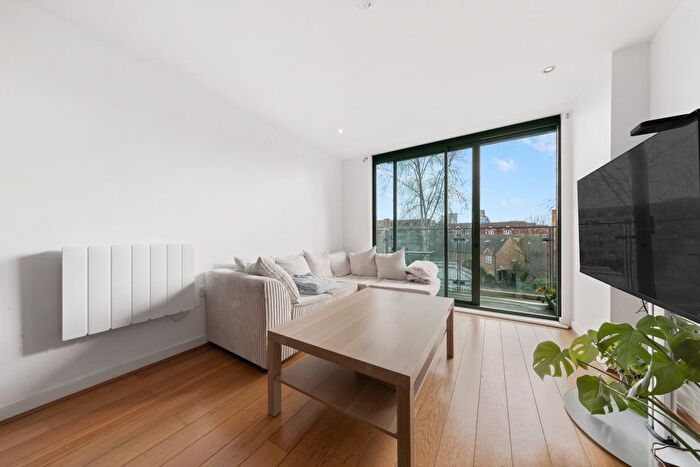 2 Bedroom Flat To Rent In Blackheath Road, Greenwich, SE10