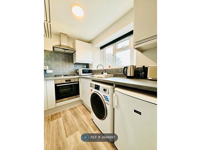 2 Bedroom Flat To Rent In Buckingham Place, Clifton, Bristol, BS8