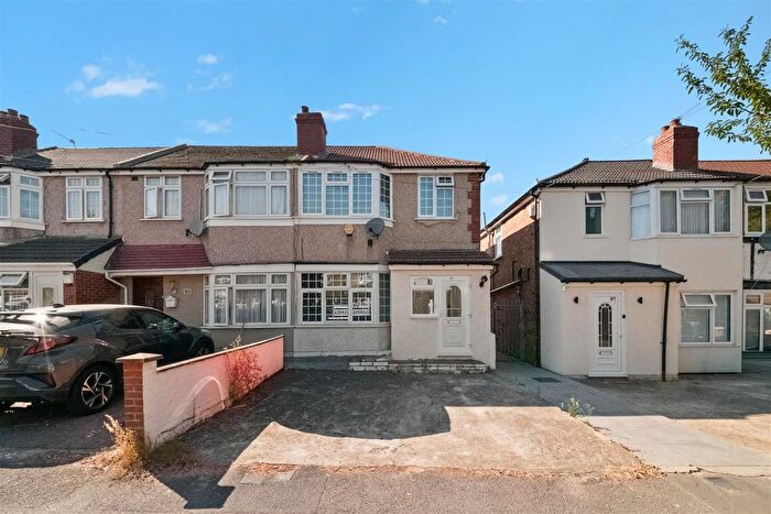 3 Bedroom Semi-Detached House For Sale In Whittington Avenue, Hayes, UB4