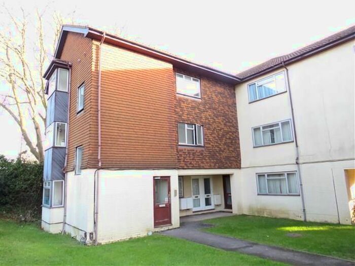 1 Bedroom Flat To Rent In Hollin Court, Crawley, RH10