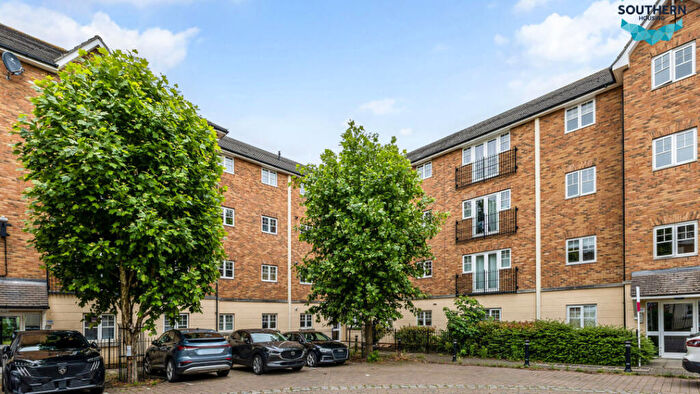 2 Bedroom Flat For Sale In Caspian Way, Essex, Purfleet, RM19