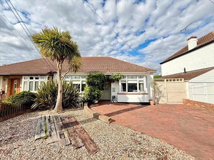 3 Bedroom Bungalow For Sale In Hadleigh, Essex, SS7