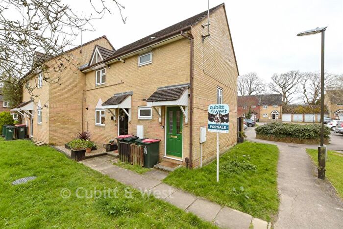 1 Bedroom Maisonette For Sale In Cheviot Walk, West Green, Crawley, West Sussex, RH11