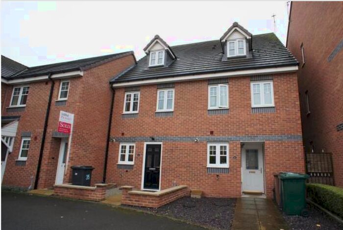 3 Bedroom Town House To Rent In Clyde Street, Hilton, DE65