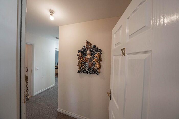 2 Bedroom Apartment For Sale In Grebe Close, Dunston, Gateshead, Tyne And Wear, NE11