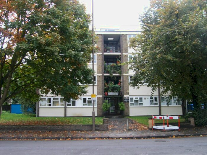 2 Bedroom Flat To Rent In Greenwich High Road, Greenwich SE10