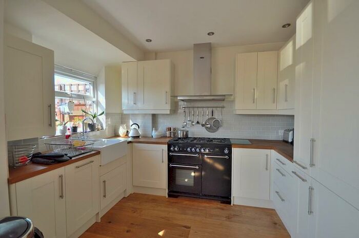3 Bedroom Semi-Detached House To Rent In Chase Way, London, N14
