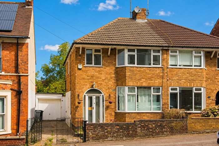3 Bedroom Semi-Detached House For Sale In Trafalgar Road, Kettering, NN16
