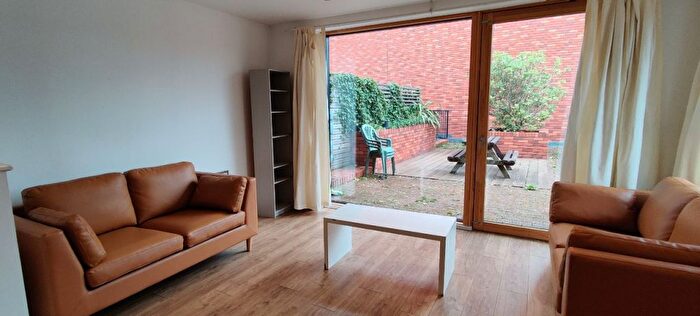 3 Bedroom Town House To Rent In Bedroom Townhouse – Vimto Gardens, Barrow Street, Salford, M3