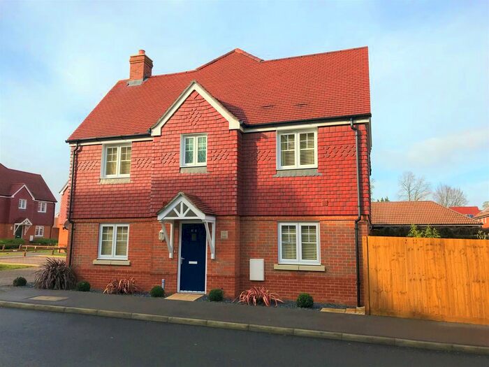 3 Bedroom Detached House To Rent In Garstons Way, Holybourne, Alton, Hampshire, GU34