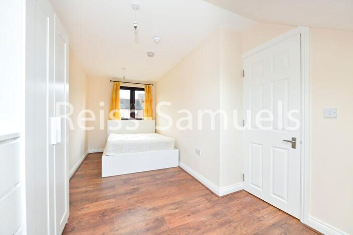 6 Bedroom Terraced House To Rent In Manchester Road, Isle Of Dogs, London, E14