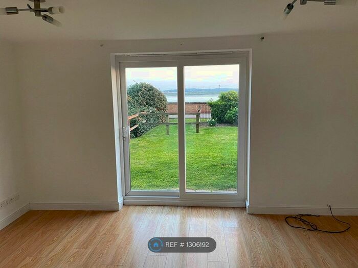 2 Bedroom Flat To Rent In Coal Court, Grays RM17