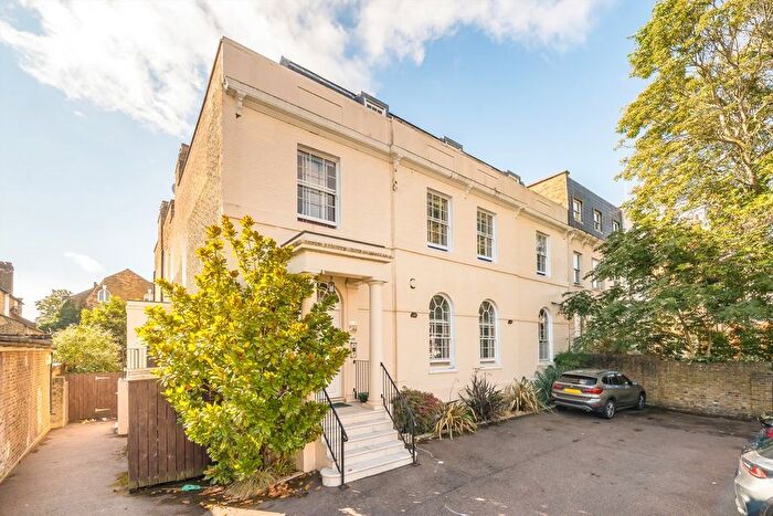3 Bedroom Flat For Sale In Clapham High Street, London, SW4