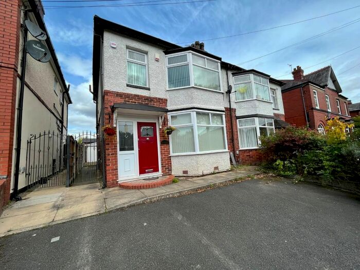 3 Bedroom Semi-Detached House To Rent In Radcliffe New Road, Whitefield, Manchester, M45
