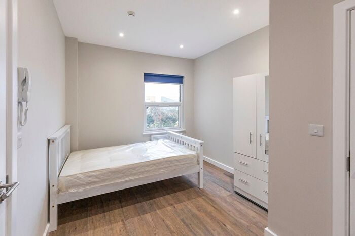 Studio To Rent In Tachbrook Road, Feltham, TW14