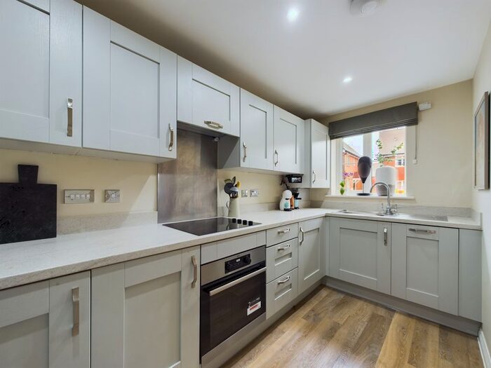 2 Bedroom End Of Terrace House To Rent In Illett Way, Faygate, Horsham, RH12