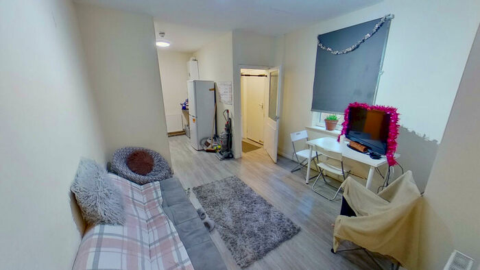 2 Bedroom Flat To Rent In Flat, Foxhall Road, Forest Fields, Nottingham, NG7