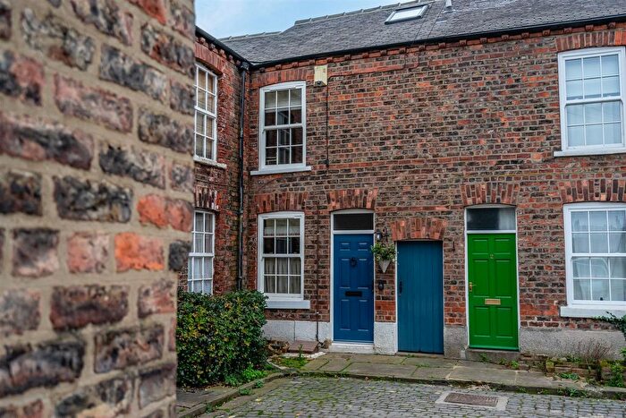 3 Bedroom Mews To Rent In Cobble Court Mews, Shaws Terrace, York, YO24