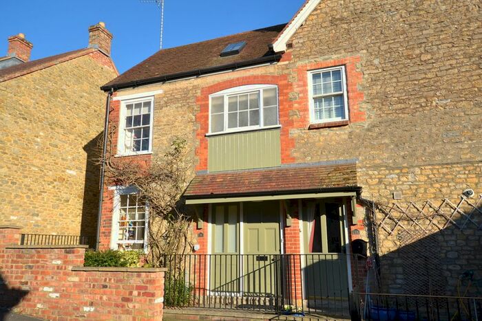 3 Bedroom Semi-Detached House To Rent In Greens Place, Wincanton, BA9