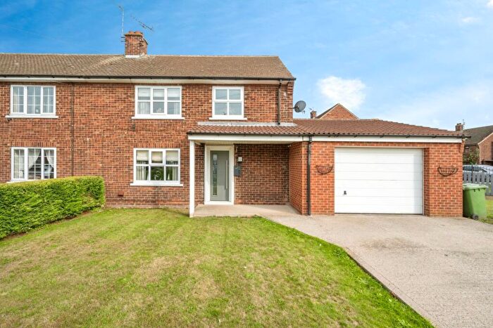 3 Bedroom Semi-Detached House For Sale In Baulk Lane, Doncaster, Nottinghamshire, DN11