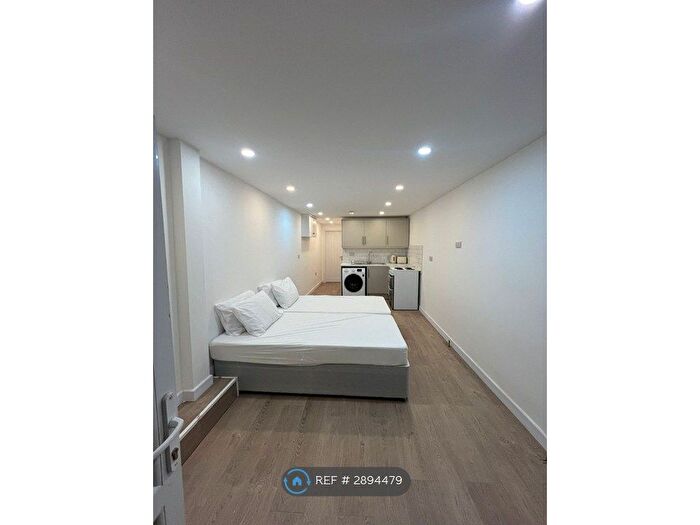Studio To Rent In Lonsdale Crescent, Ilford, IG2