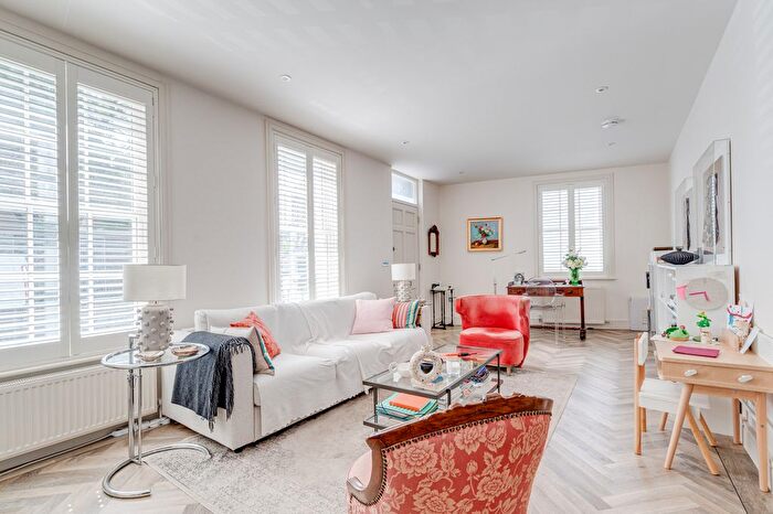 2 Bedroom Flat To Rent In Princedale Road, Notting Hill, London, W11