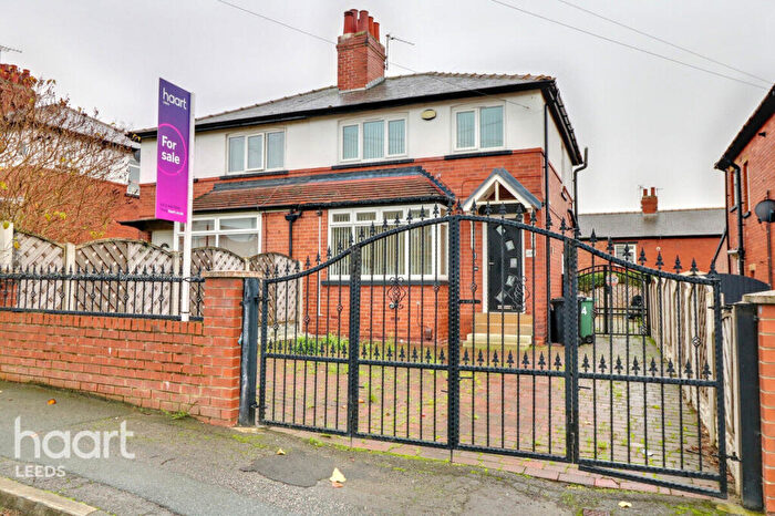 3 Bedroom Semi-Detached House For Sale In Kellett Road, Leeds, LS12