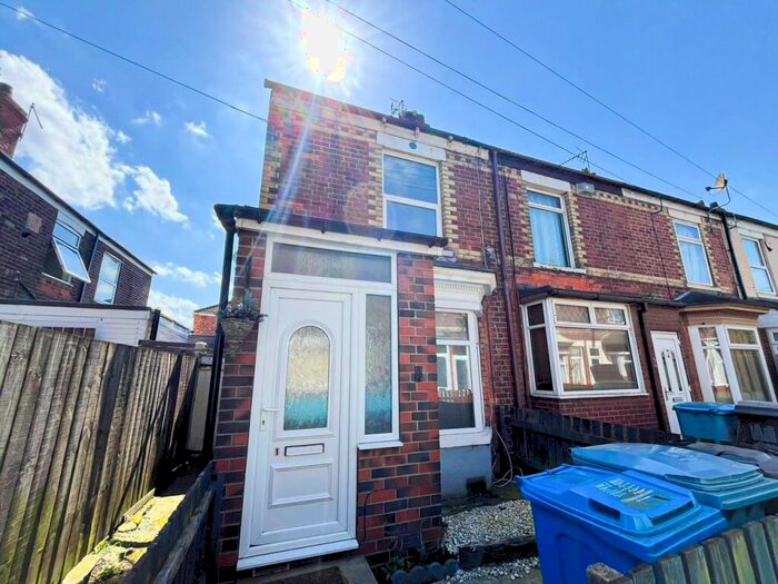 2 Bedroom End Of Terrace House To Rent In Dansom Lane North, Hull, HU8