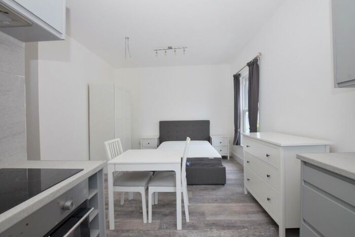 Studio To Rent In Cedar Road, Sutton, Surrey, SM2