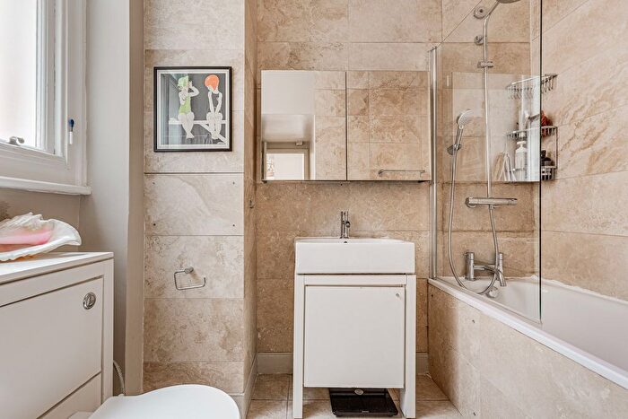 3 Bedroom Flat For Sale In Fitzjames Avenue, London, W14