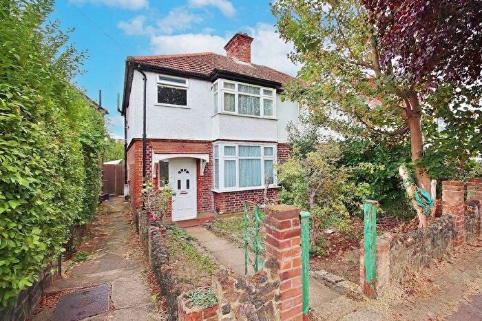 3 Bedroom Semi Detached House For Sale In Woodland Gardens, Isleworth, TW7