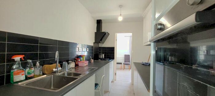 1 Bedroom Flat To Rent In St. Marys Road, Ilford, IG1