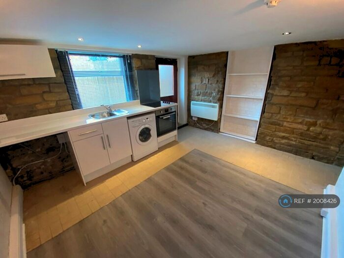 1 Bedroom Flat To Rent In Kirkstall Lane, Leeds, LS5