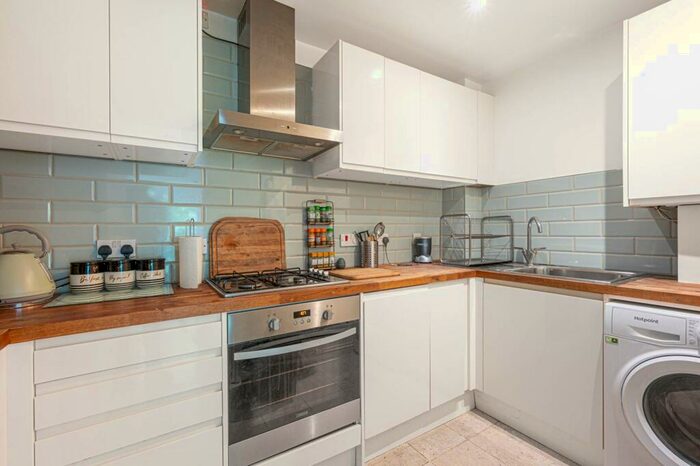 2 Bedroom Flat To Rent In Ribblesdale Avenue, Friern Barnet, London, N11