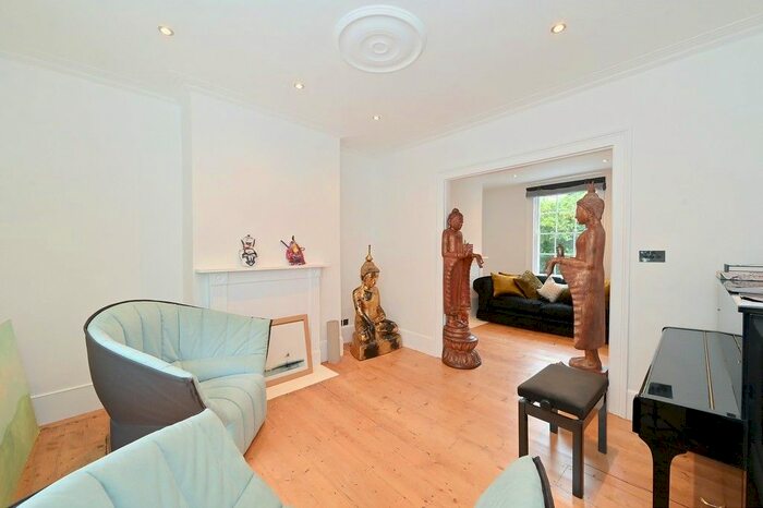 3 Bedroom Property To Rent In Selwood Terrace, South Kensington SW7
