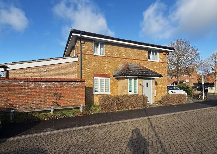 3 Bedroom End Of Terrace House For Sale In Fieldfare Road, Oxford, OX4