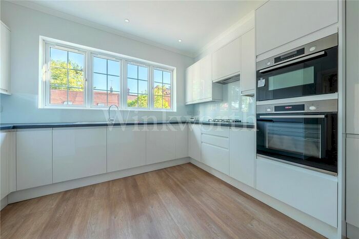 2 Bedroom Flat To Rent In Woodstock Road, Golders Green, London, NW11