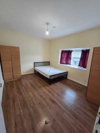 3 Bedroom End Of Terrace House To Rent In Cranley Drive, Ilford, IG2