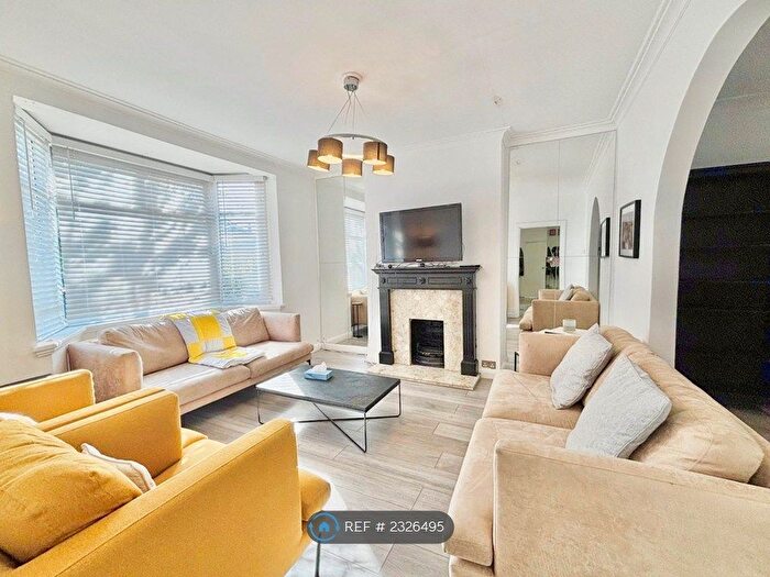 5 Bedroom Semi-Detached House To Rent In Steventon Road, London, W12