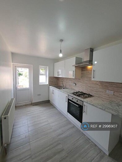 3 Bedroom End Of Terrace House To Rent In School Road, Dagenham, RM10