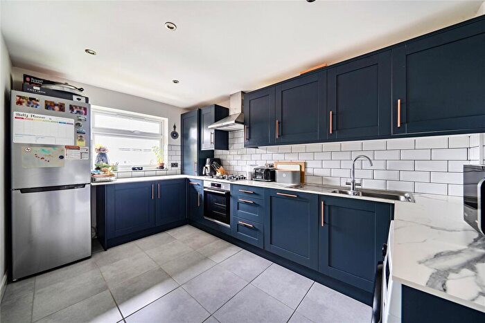 2 Bedroom Flat For Sale In Rydens Road, Walton On Thames, Surrey, KT12