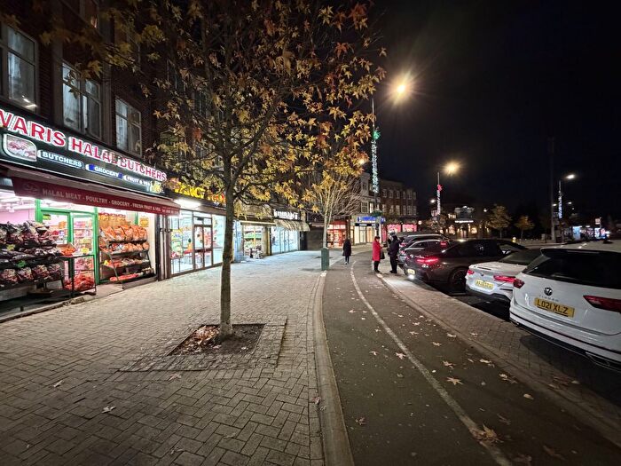 3 Bedroom Retail For Sale In Belmont Circle, Kenton Lane, Harrow, HA3