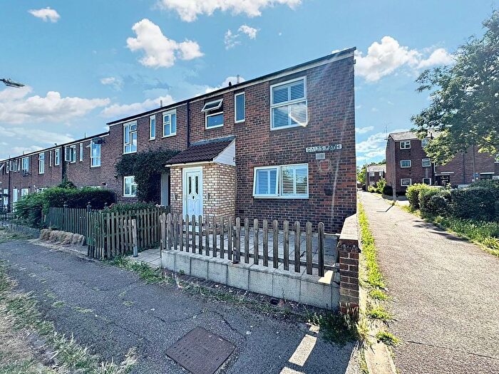 3 Bedroom End Of Terrace House For Sale In Farriers Way, Borehamwood, WD6