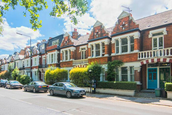 2 Bedroom Flat To Rent In Rocks Lane, Barnes, London, SW13