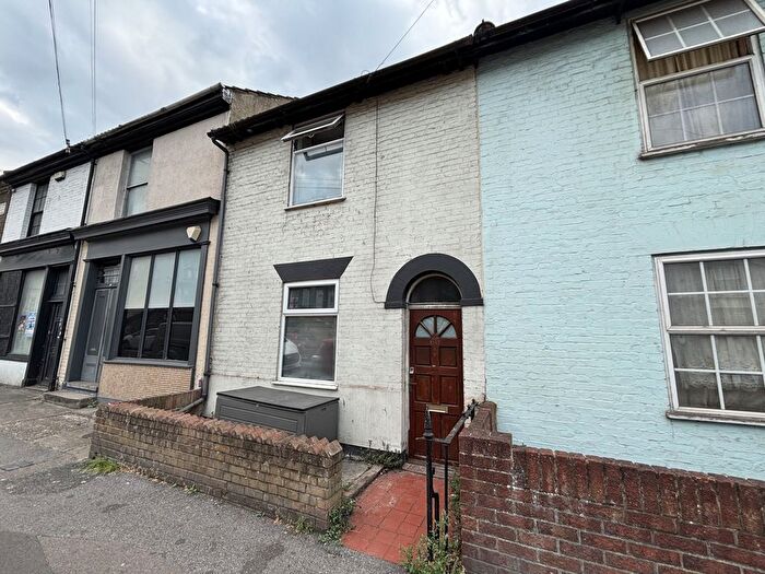 3 Bedroom Terraced House To Rent In Luton Road, Chatham, ME4