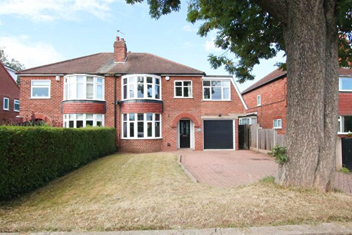 4 Bedroom Semi-Detached House For Sale In Spring Lane, Sprotbrough, Doncaster, DN5