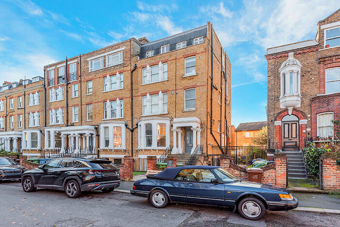 Apartment To Rent In The Gardens, East Dulwich London, SE22