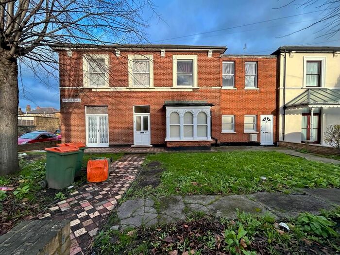 2 Bedroom Flat To Rent In Windsor Road, Forest Gate, E7