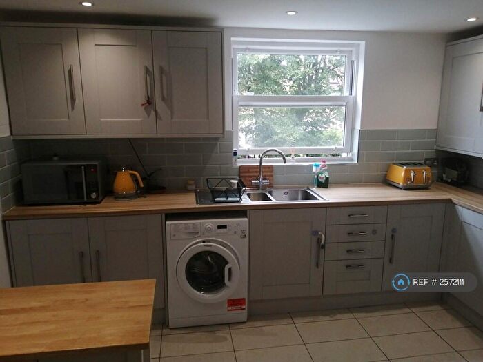 3 Bedroom Maisonette To Rent In Knighton Park Road, London, SE26